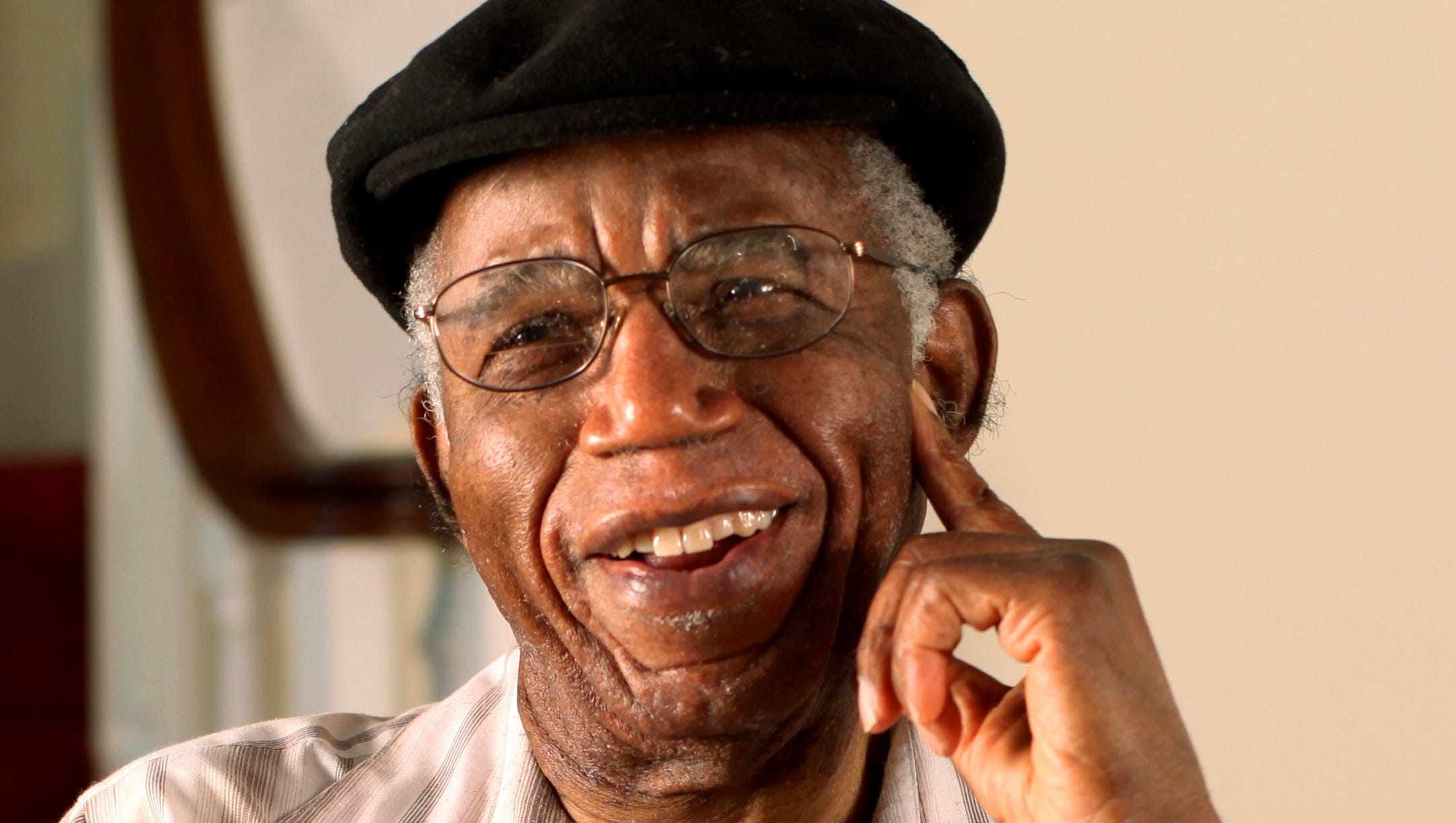Read more about the article Chinua Achebe
